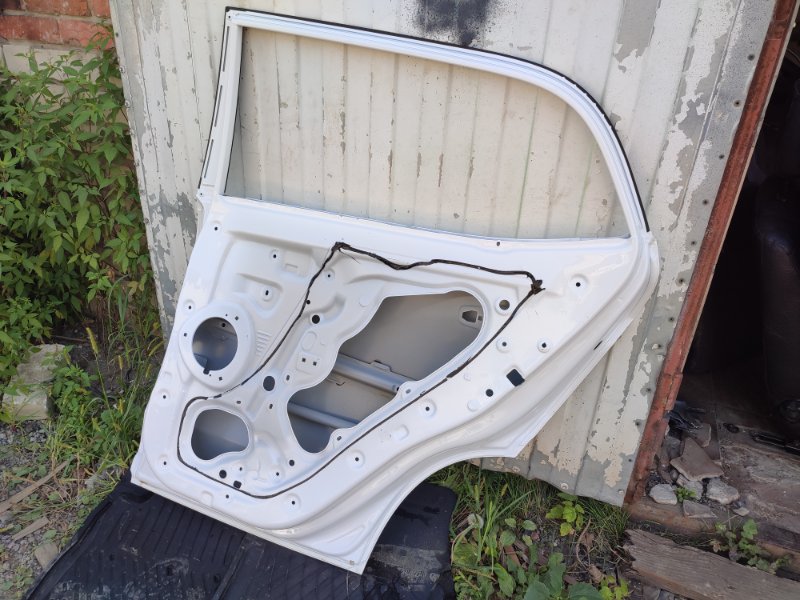 Дверь боковая