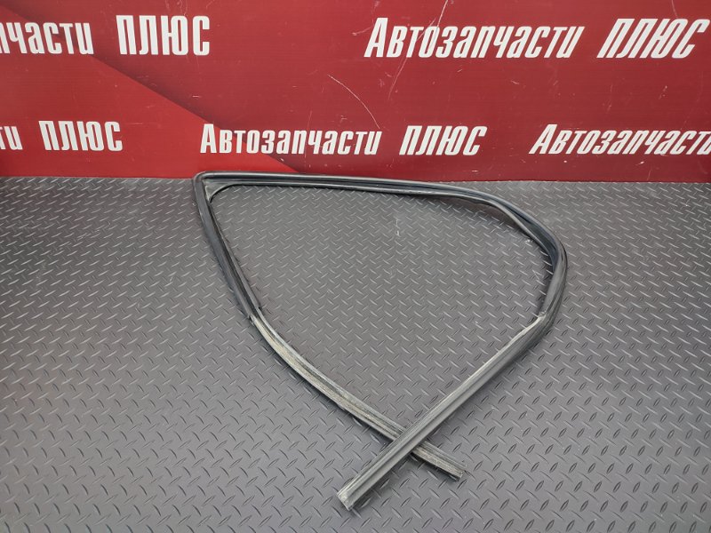 Уплотнитель стекла      двери