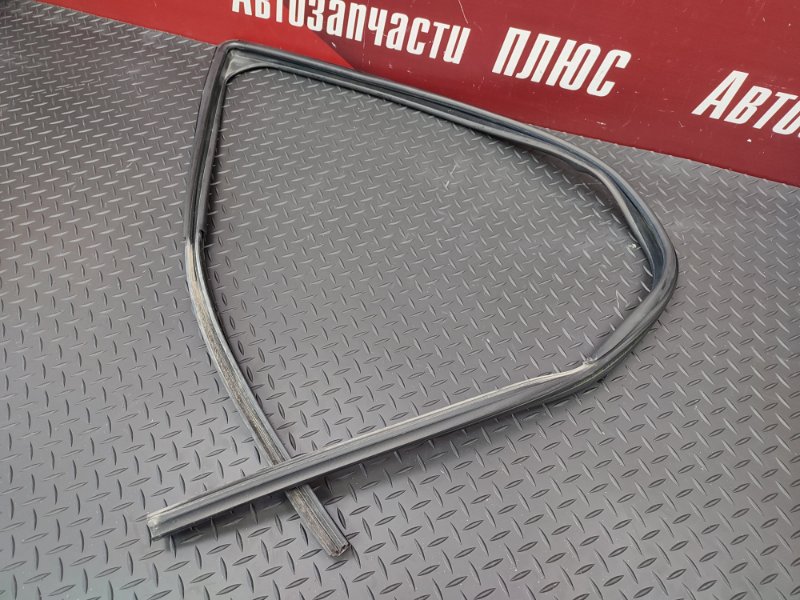 Уплотнитель стекла      двери