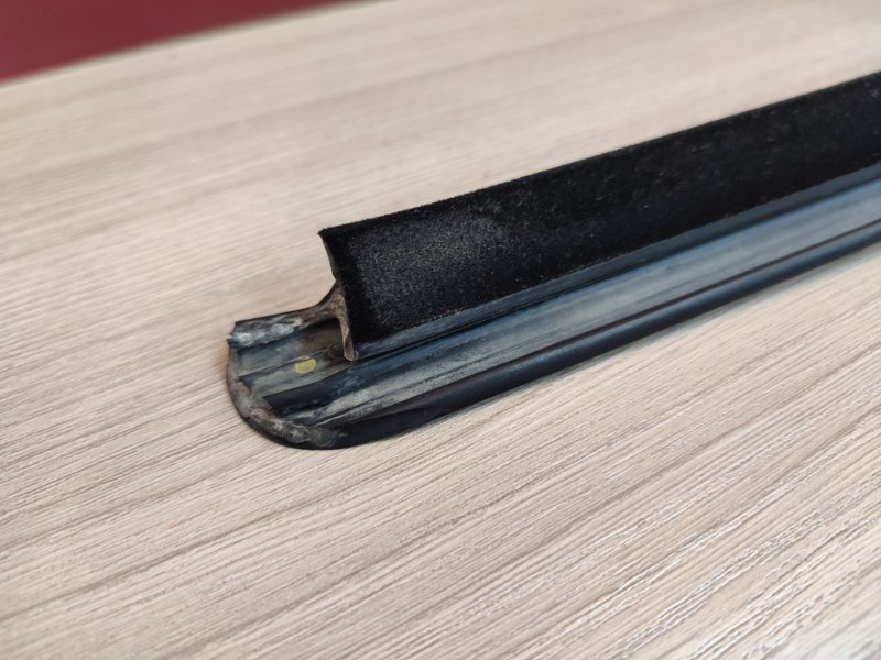 Уплотнитель стекла двери внешний