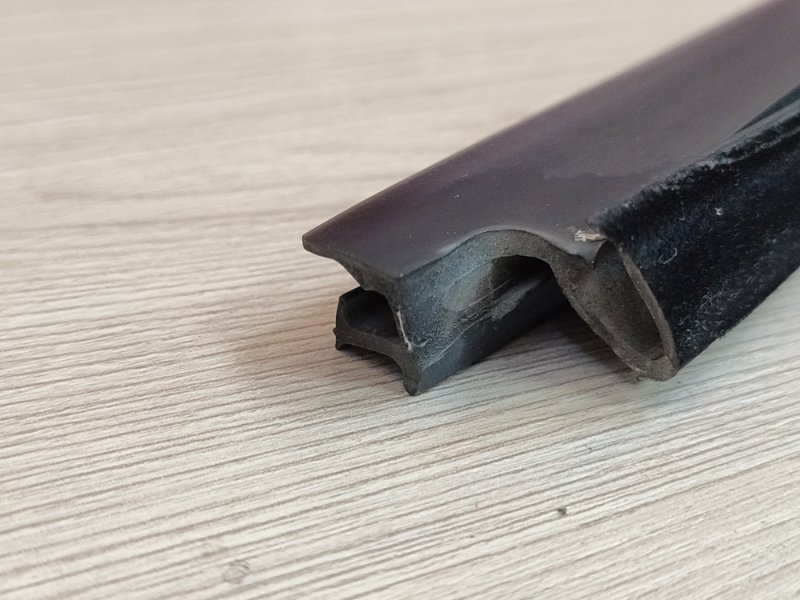 Уплотнитель стекла двери внутренний