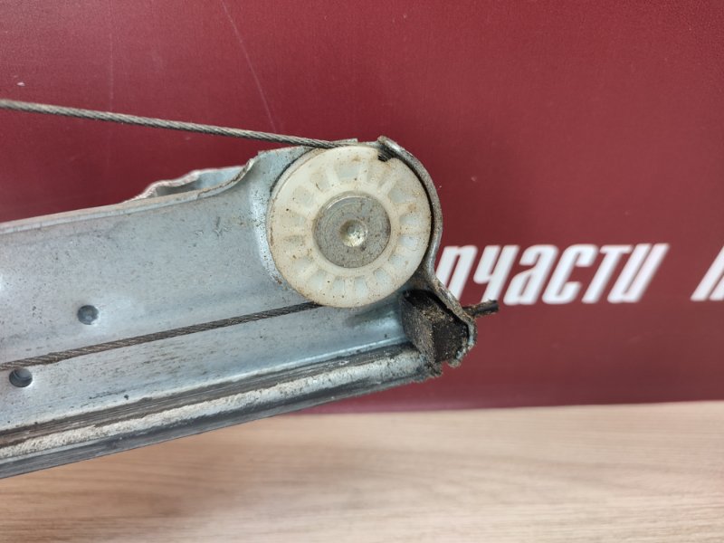 Стеклоподъемник    двери