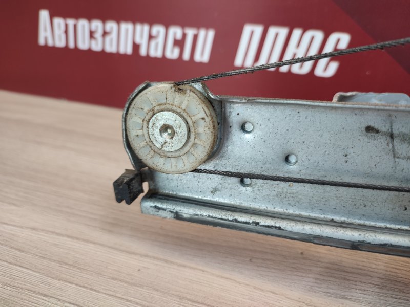 Стеклоподъемник    двери