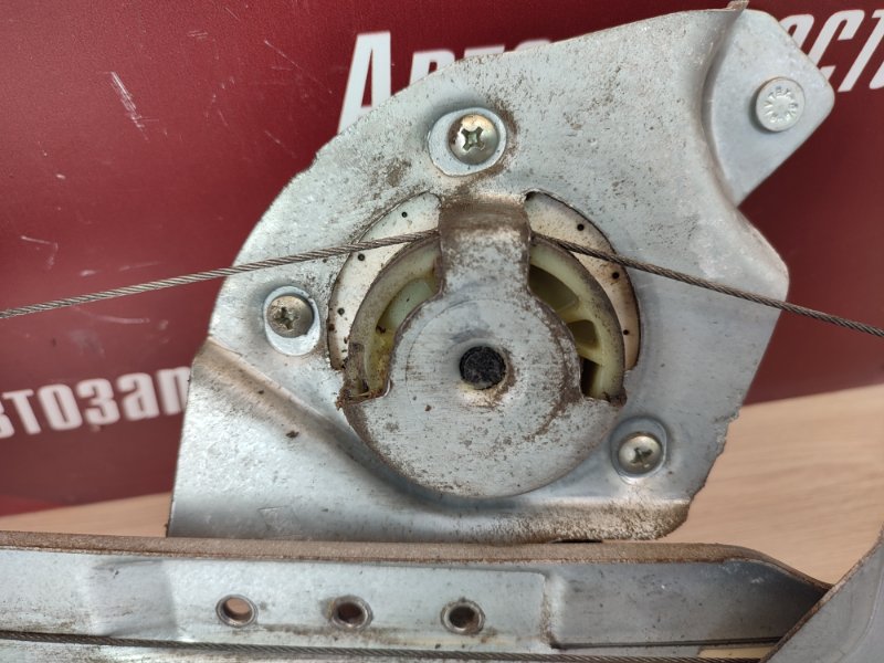 Стеклоподъемник    двери