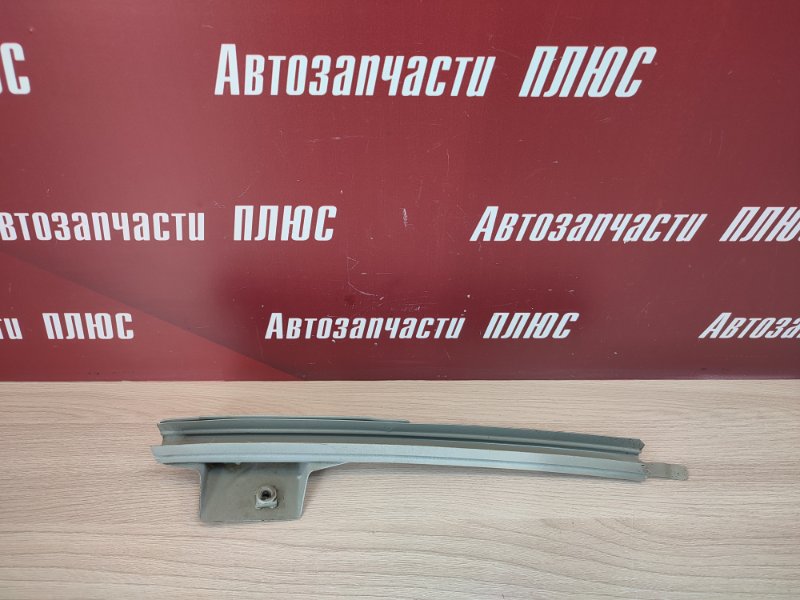 Направляющая стекла     двери