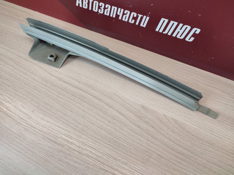Направляющая стекла     двери