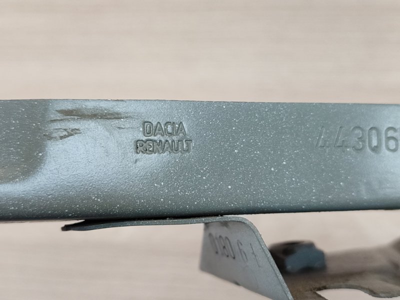 Направляющая стекла     двери