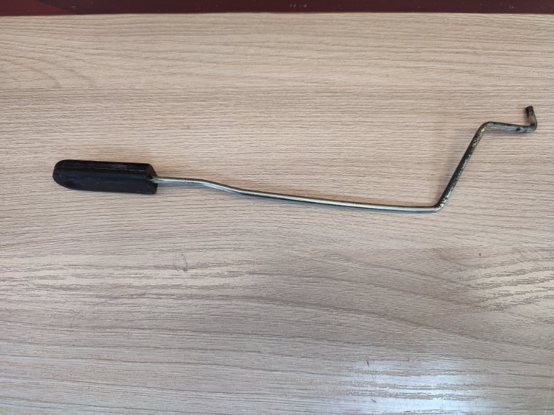 Тяга замка двери