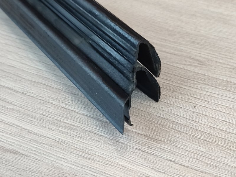 Уплотнитель стекла двери внутренний