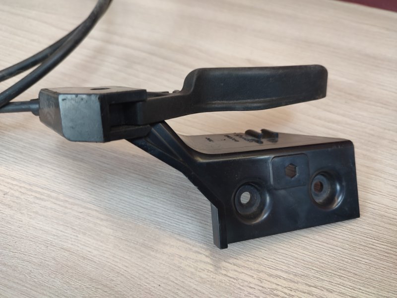 Трос открытия капота