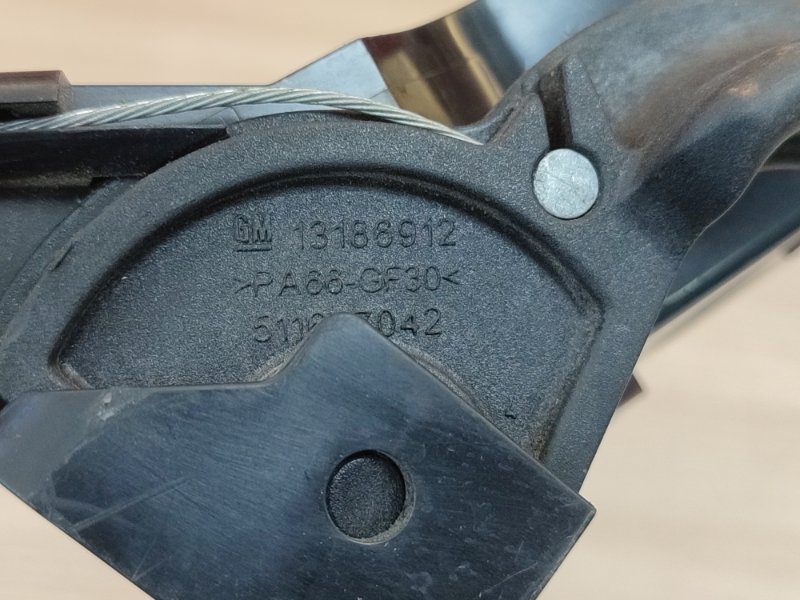 Трос открытия капота