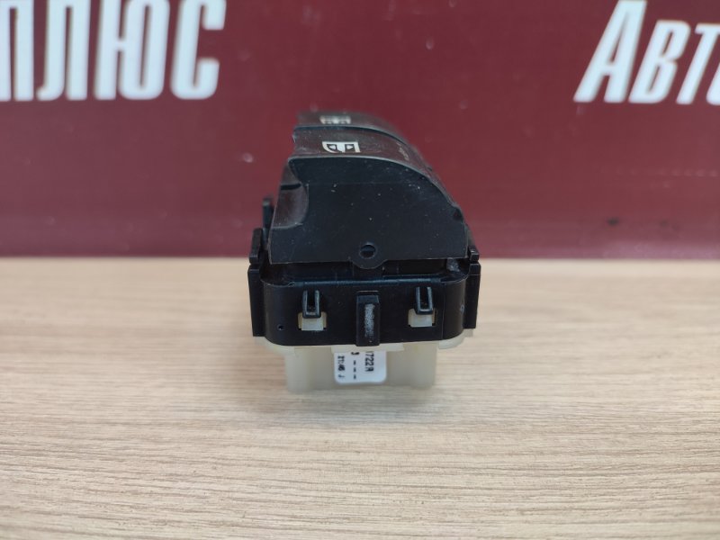 Кнопка стеклоподъемника