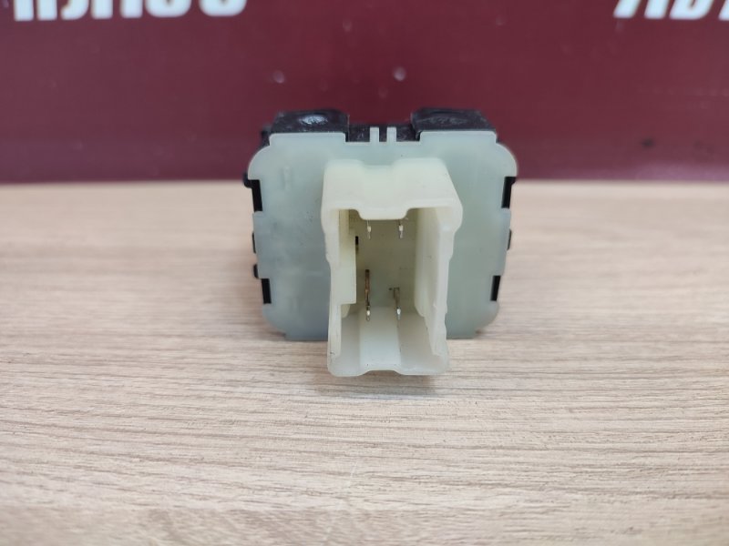 Кнопка стеклоподъемника