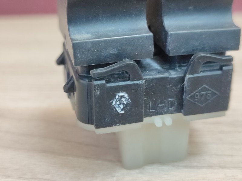 Кнопка стеклоподъемника