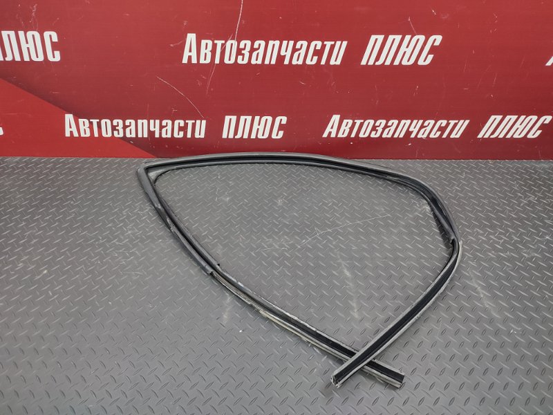 Уплотнитель стекла      двери