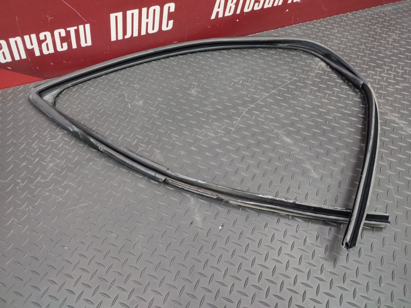 Уплотнитель стекла      двери