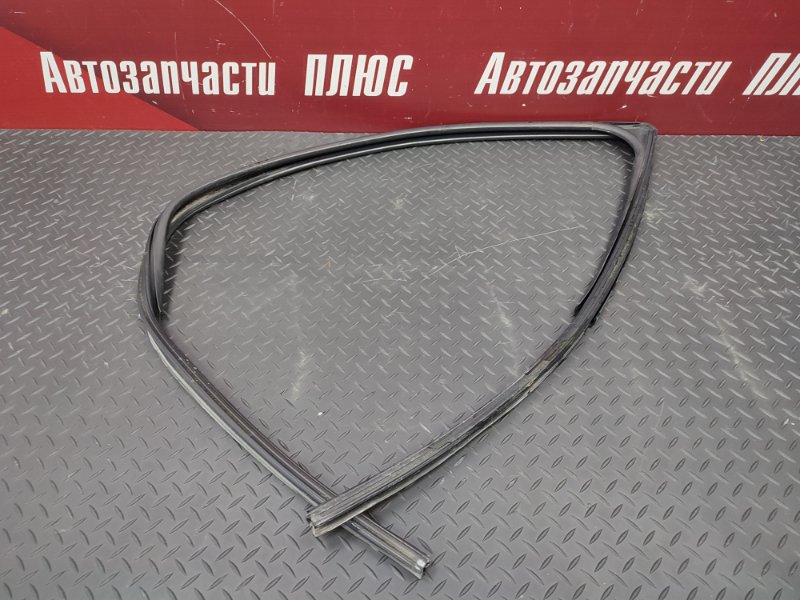 Уплотнитель стекла      двери