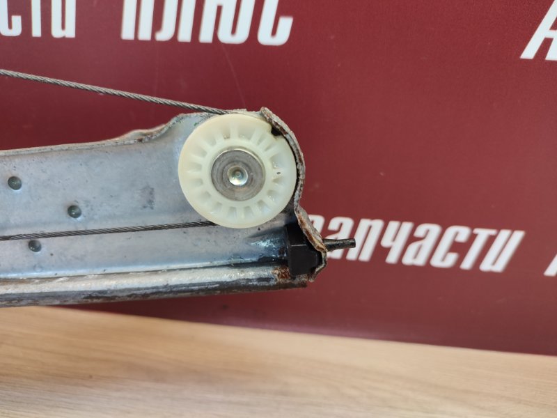 Стеклоподъемник    двери