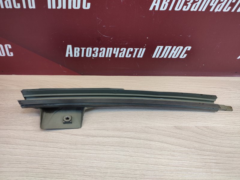 Направляющая стекла     двери