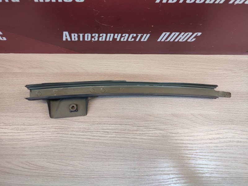 Направляющая стекла     двери