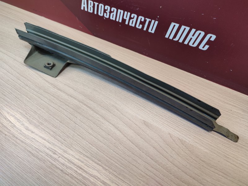 Направляющая стекла     двери