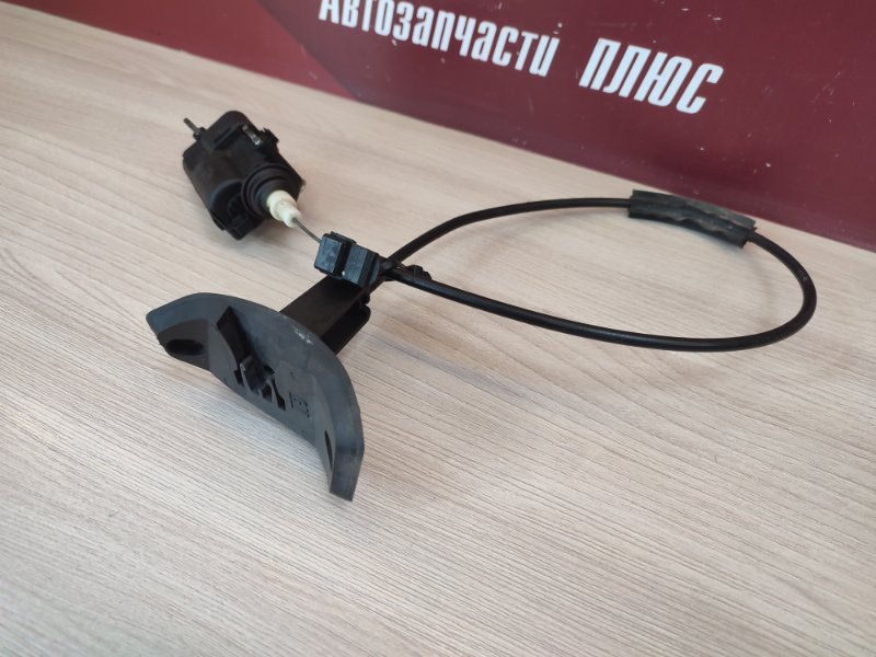 Трос лючка бензобака