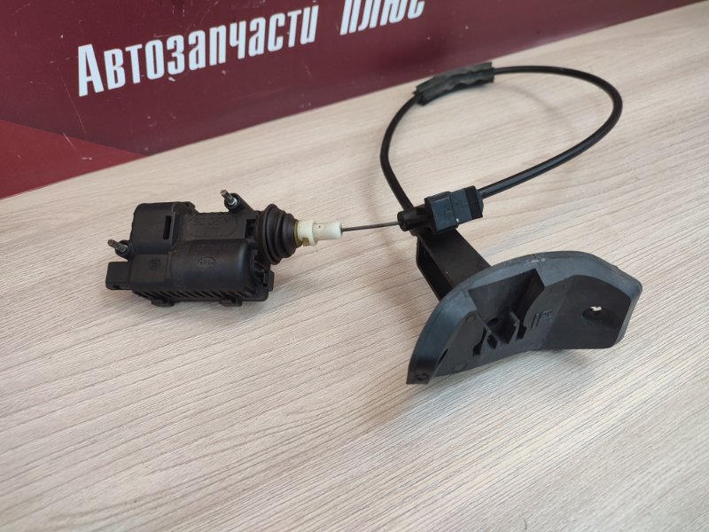 Трос лючка бензобака