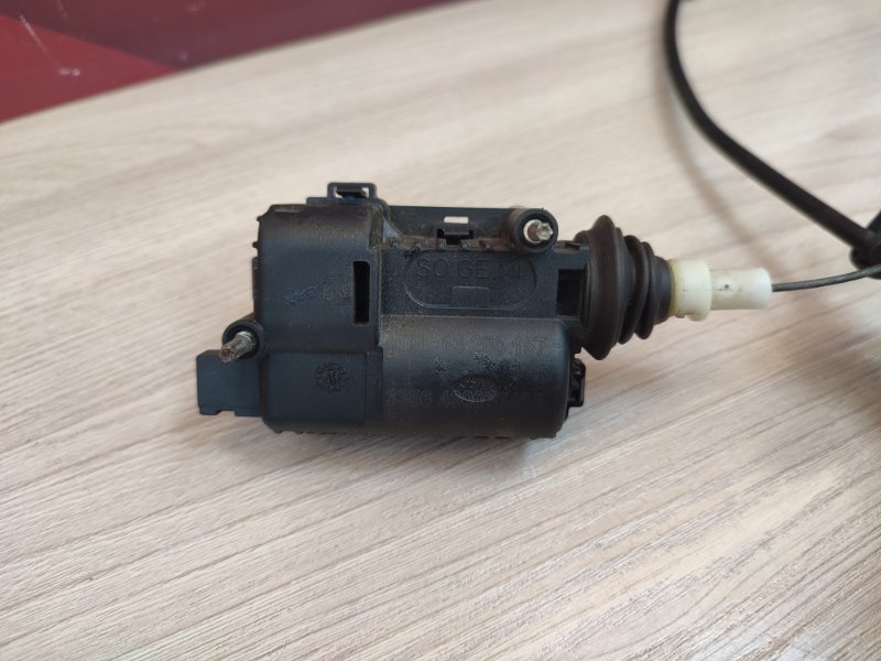 Трос лючка бензобака