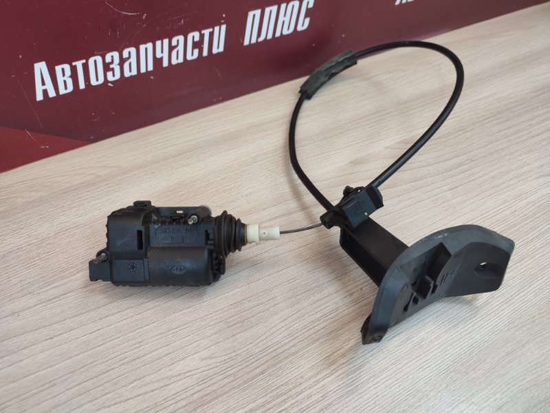 Трос лючка бензобака