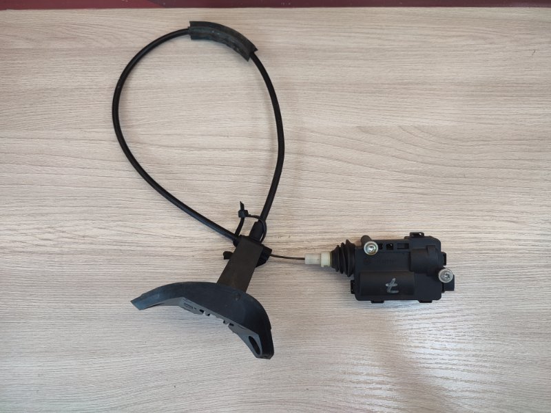 Трос лючка бензобака