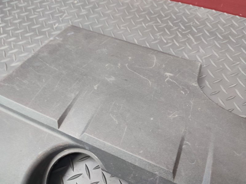 Декоративная крышка двигателя