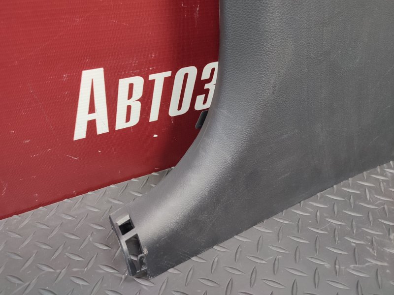 Обшивка средней стойки