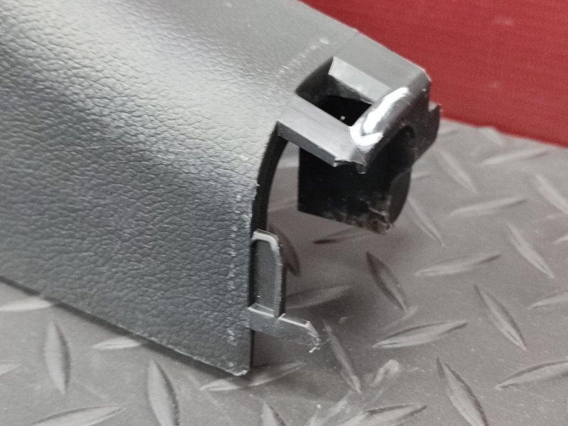 Обшивка средней стойки