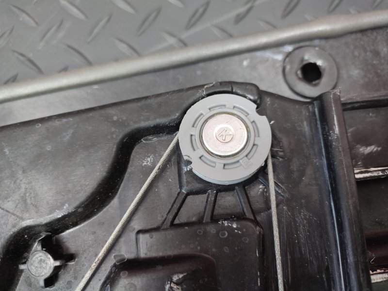 Стеклоподъемник    двери