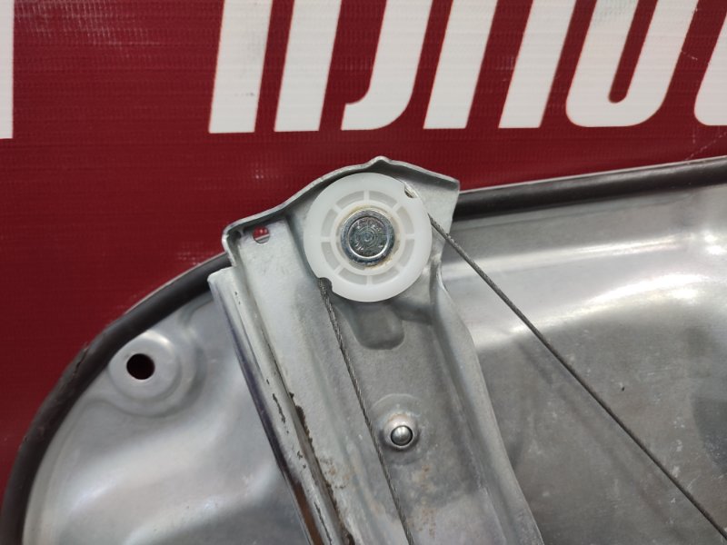 Стеклоподъемник    двери