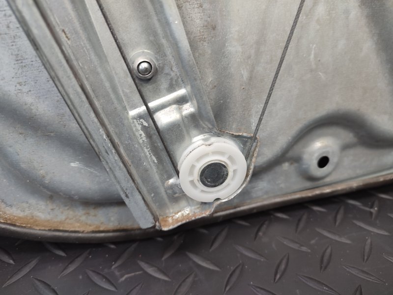 Стеклоподъемник    двери