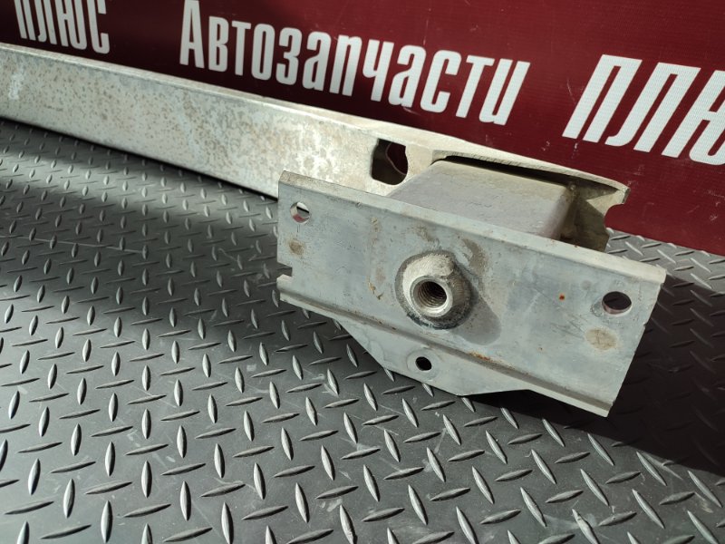 Усилитель бампера