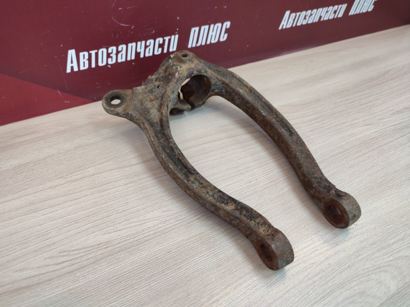 Крепление амортизатора