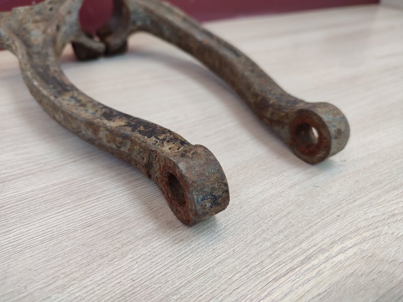 Крепление амортизатора