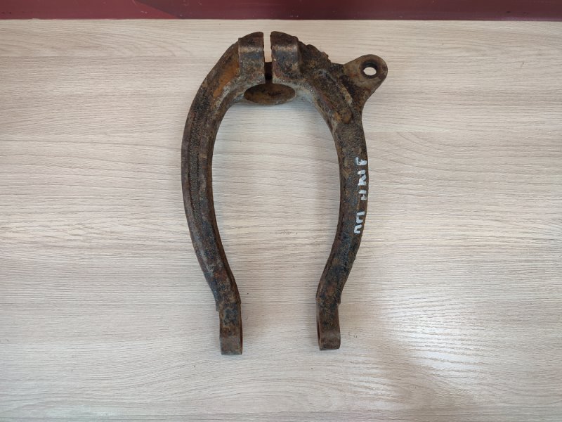 Крепление амортизатора