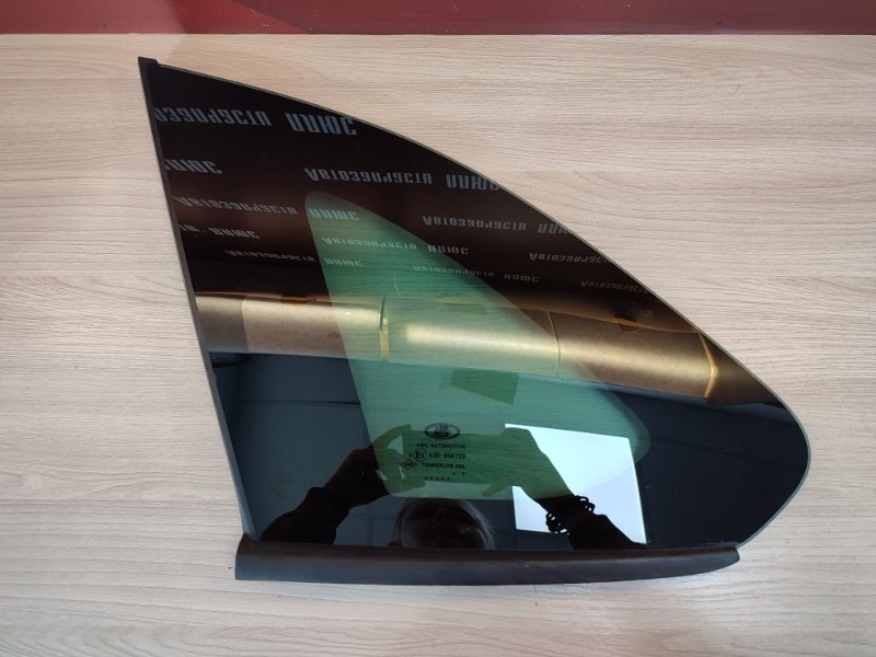 Форточка кузова