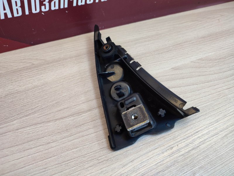 Накладка двери багажника