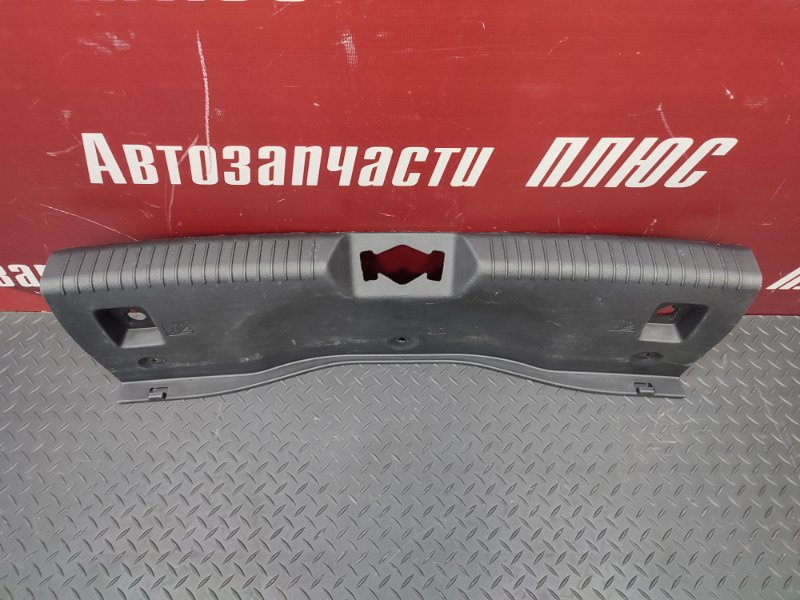 Накладка замка багажника