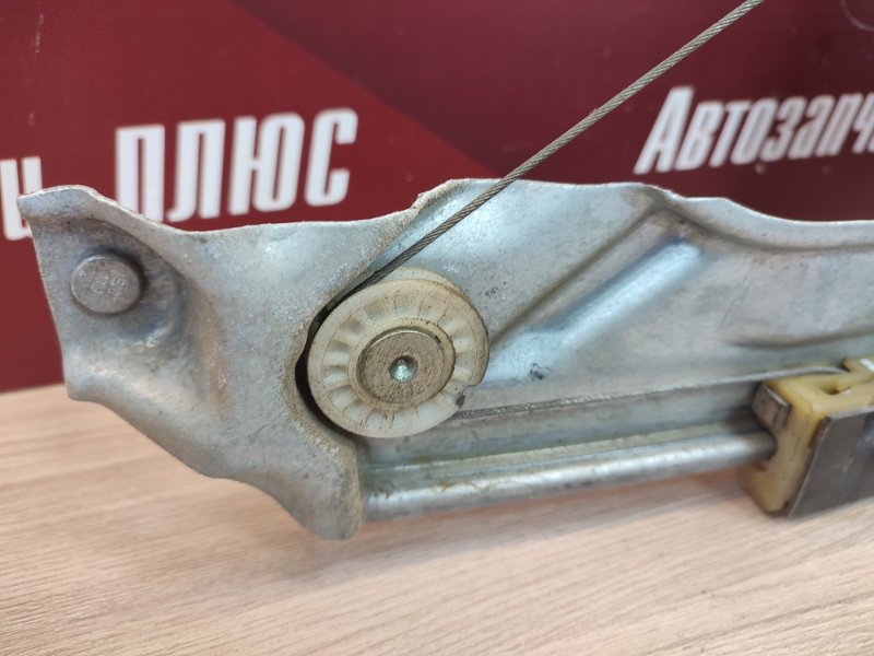 Стеклоподъемник    двери