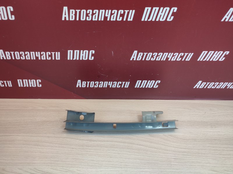 Направляющая стекла     двери