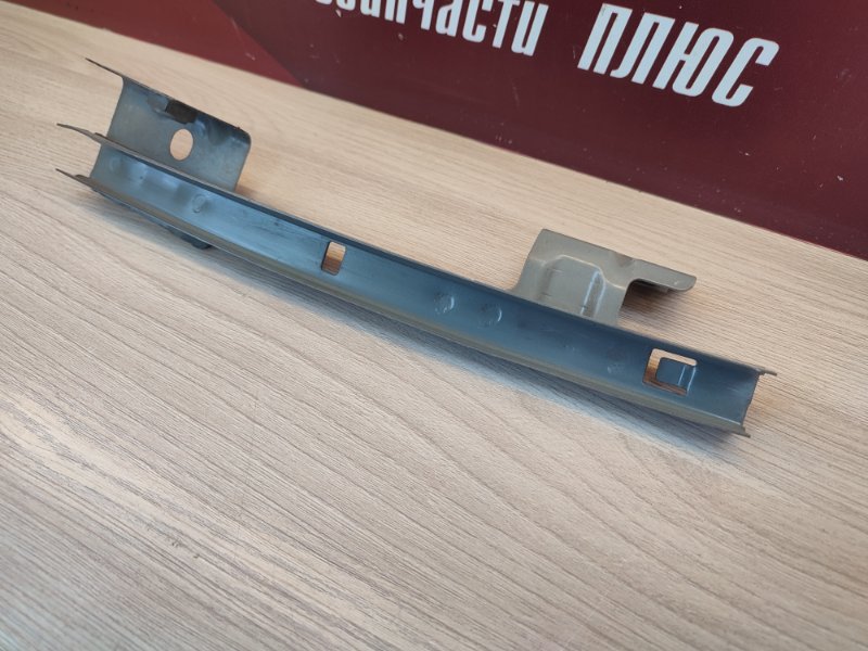 Направляющая стекла     двери