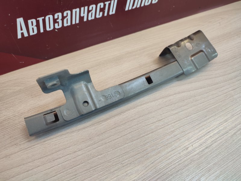 Направляющая стекла     двери