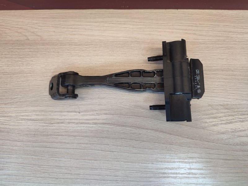 Ограничитель двери