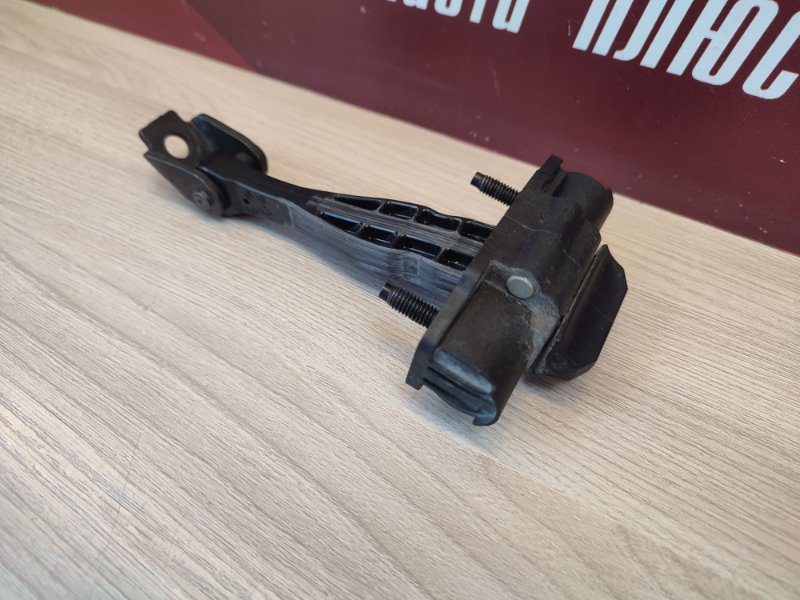 Ограничитель двери