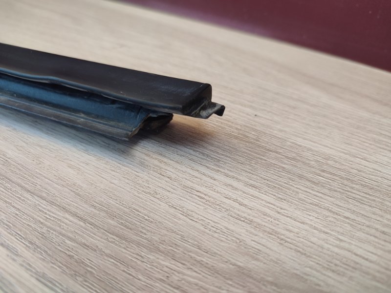 Уплотнитель стекла двери внешний